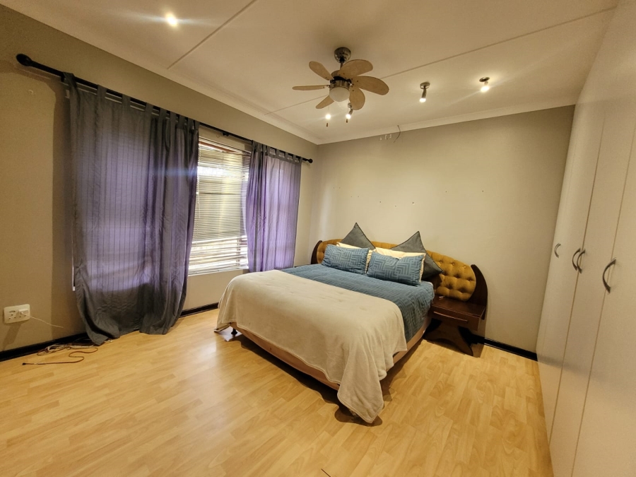 4 Bedroom Property for Sale in Wavecrest Eastern Cape